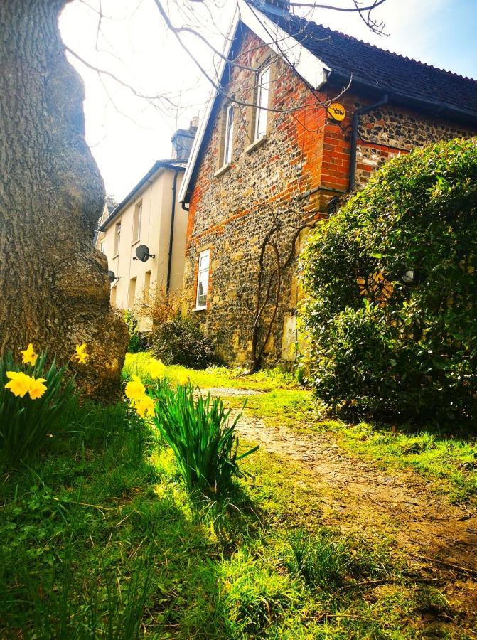 Historic, Traditional & Spacious Wiltshire Cottage Shrewton Екстер'єр фото